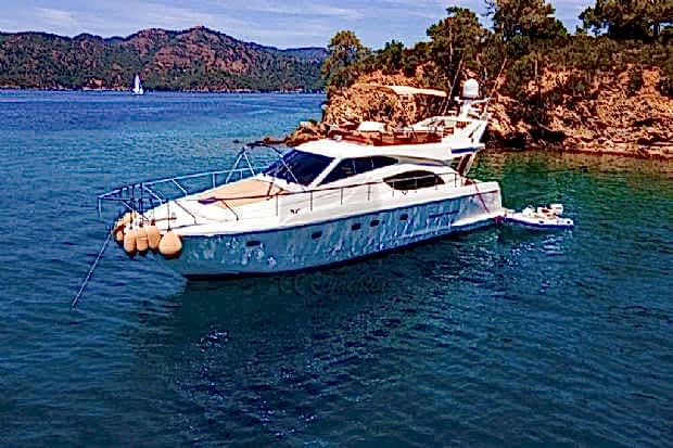 FERRETTI 53